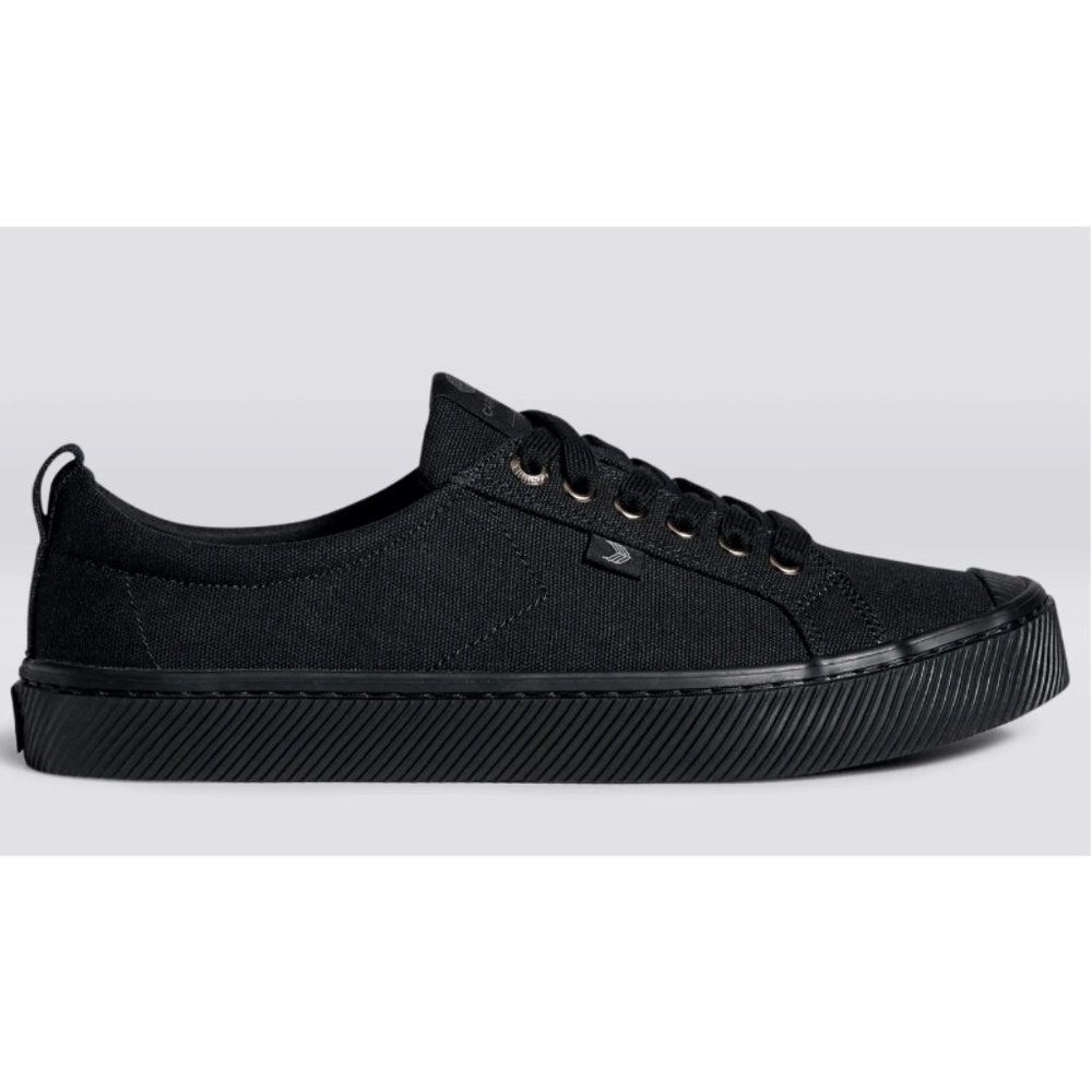 CARIUMA All Black Canvas sz 5